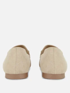 Mocasines De Horma Ancha Con Detalle De Cadena