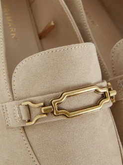 Mocasines De Horma Ancha Con Detalle De Cadena