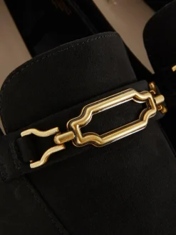 Mocasines De Horma Ancha Con Detalle De Cadena