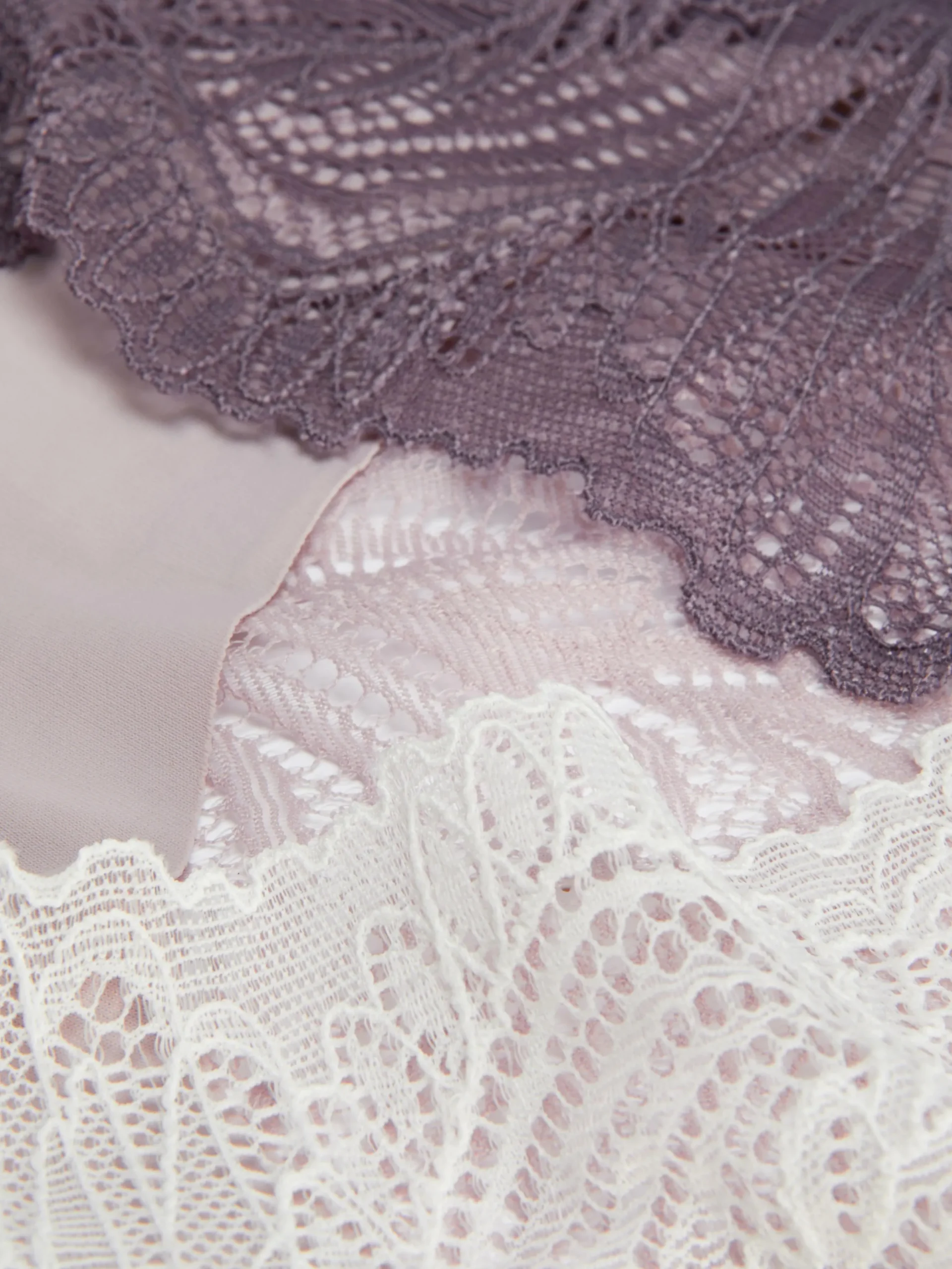 Pack De 3 Braguitas Brasileñas Con Encaje En La Parte Trasera