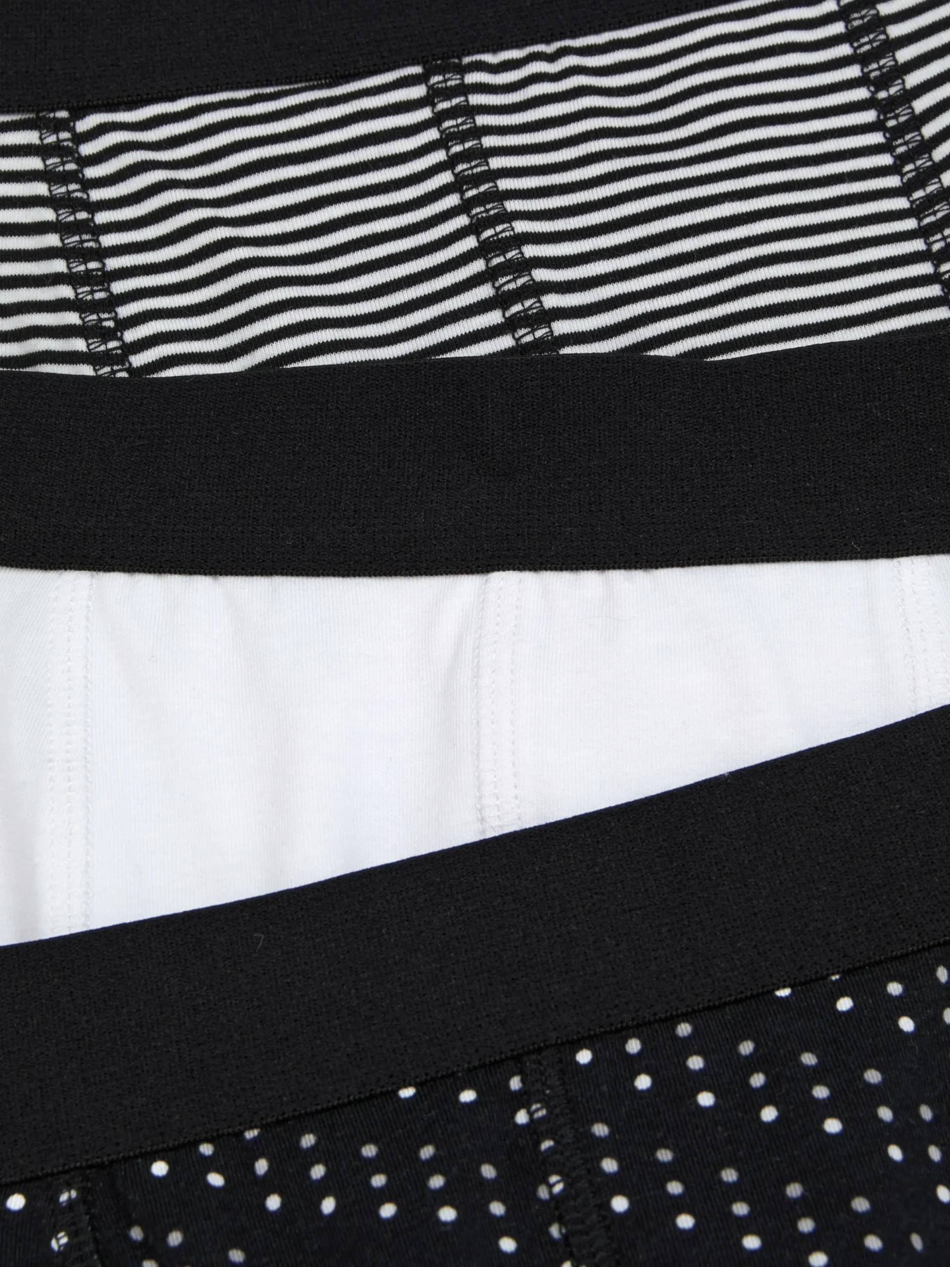 Pack De 3 Calzoncillos Bajos Con Distintos Diseños