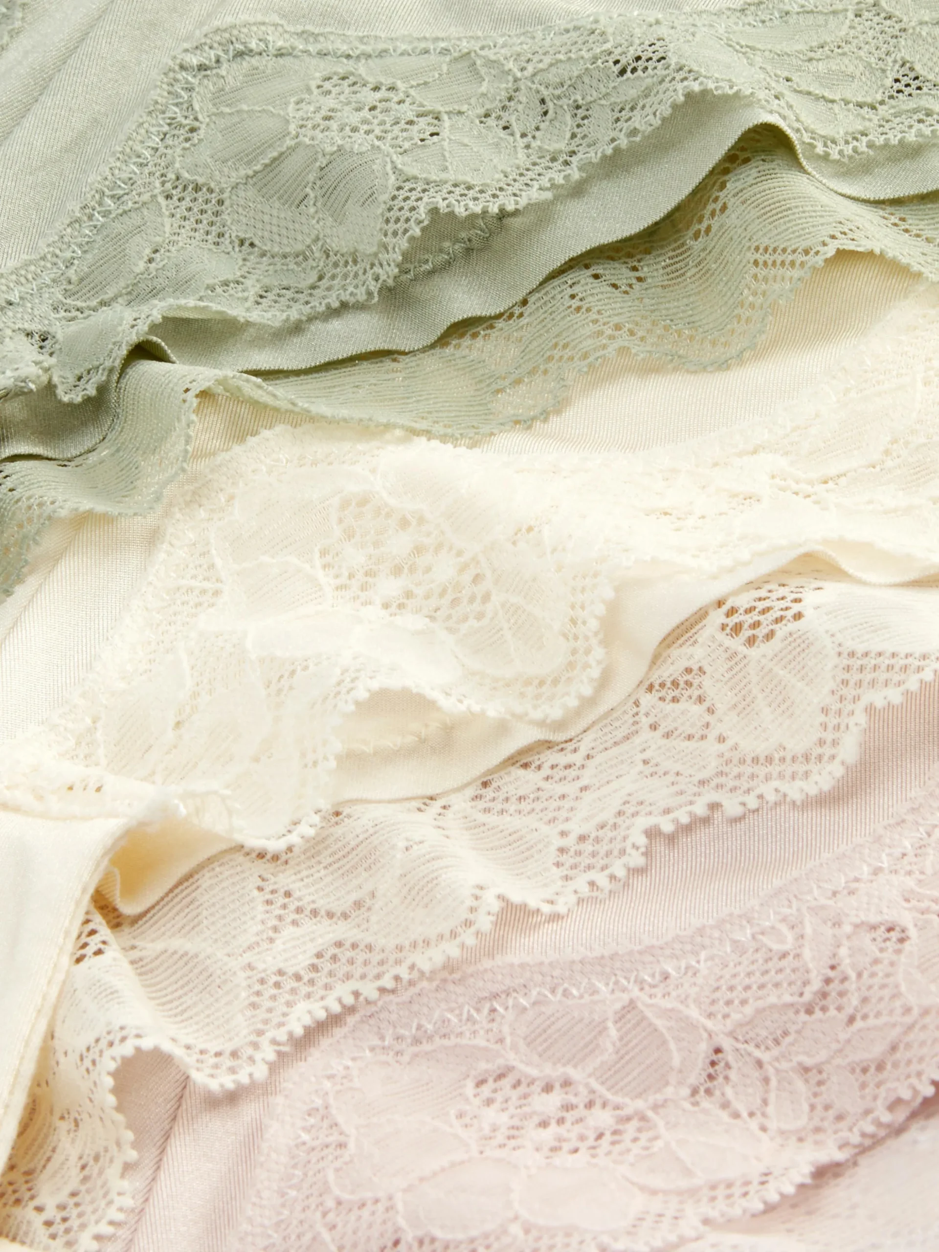 Pack De 3 Tangas De Microfibra Con Ribete De Encaje