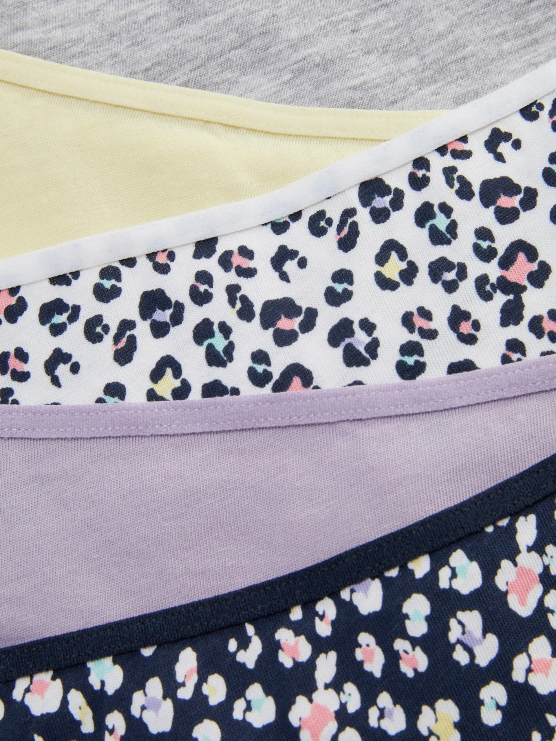 Pack De 5 Tangas Surtidos De Uso Diario