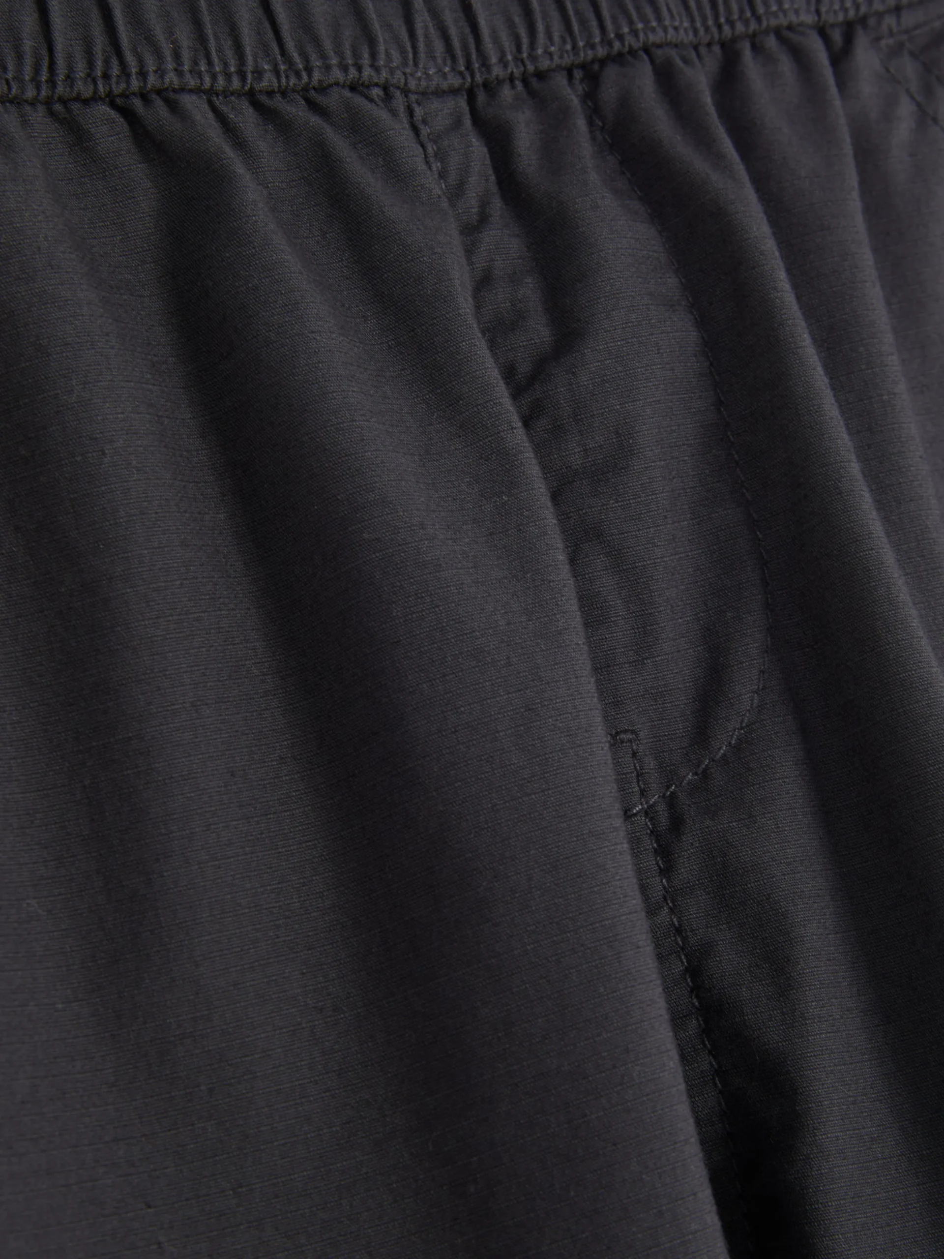 Pantalón Cargo Con Bajos Ajustados