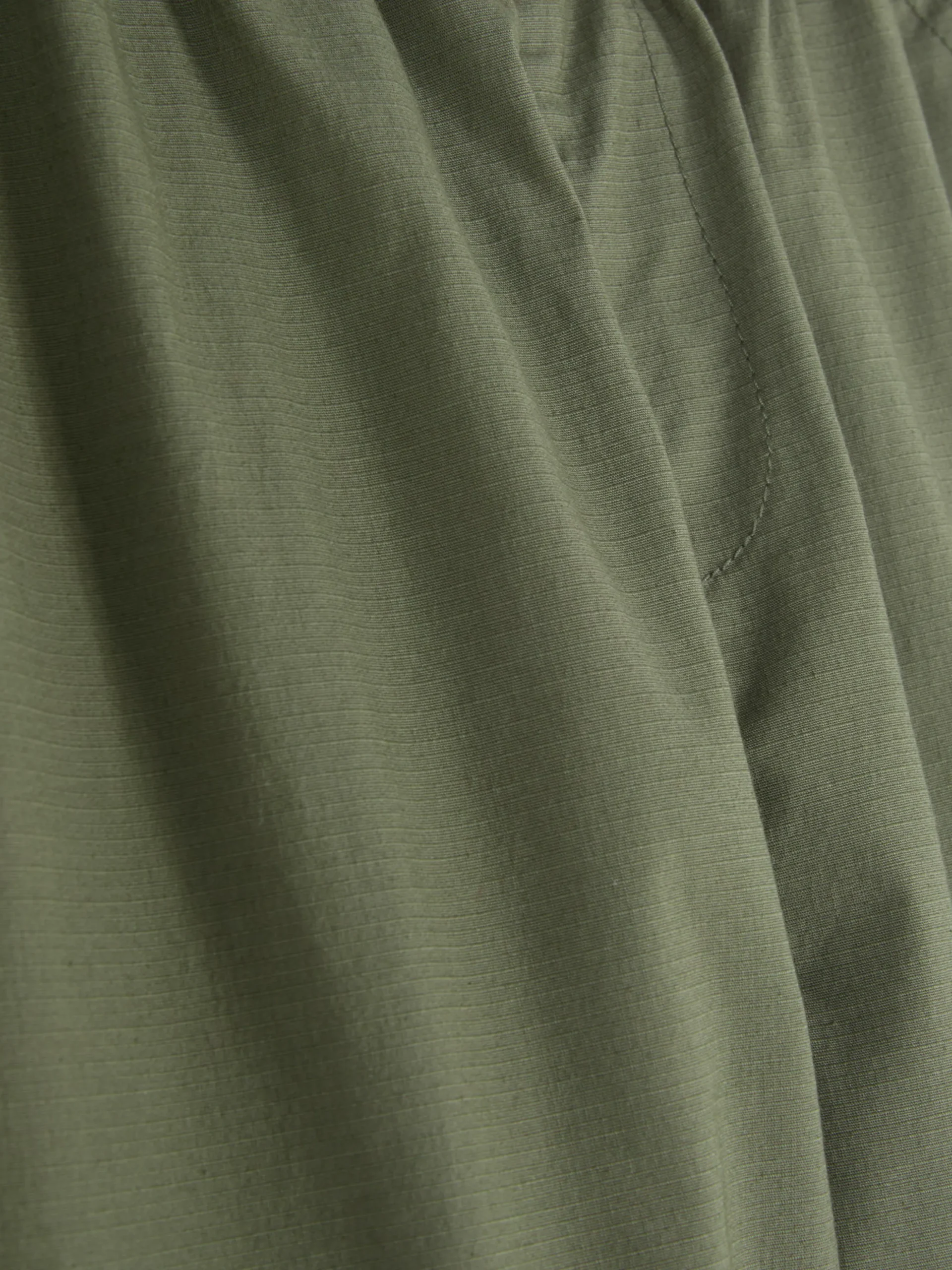 Pantalón Cargo Con Bajos Ajustados