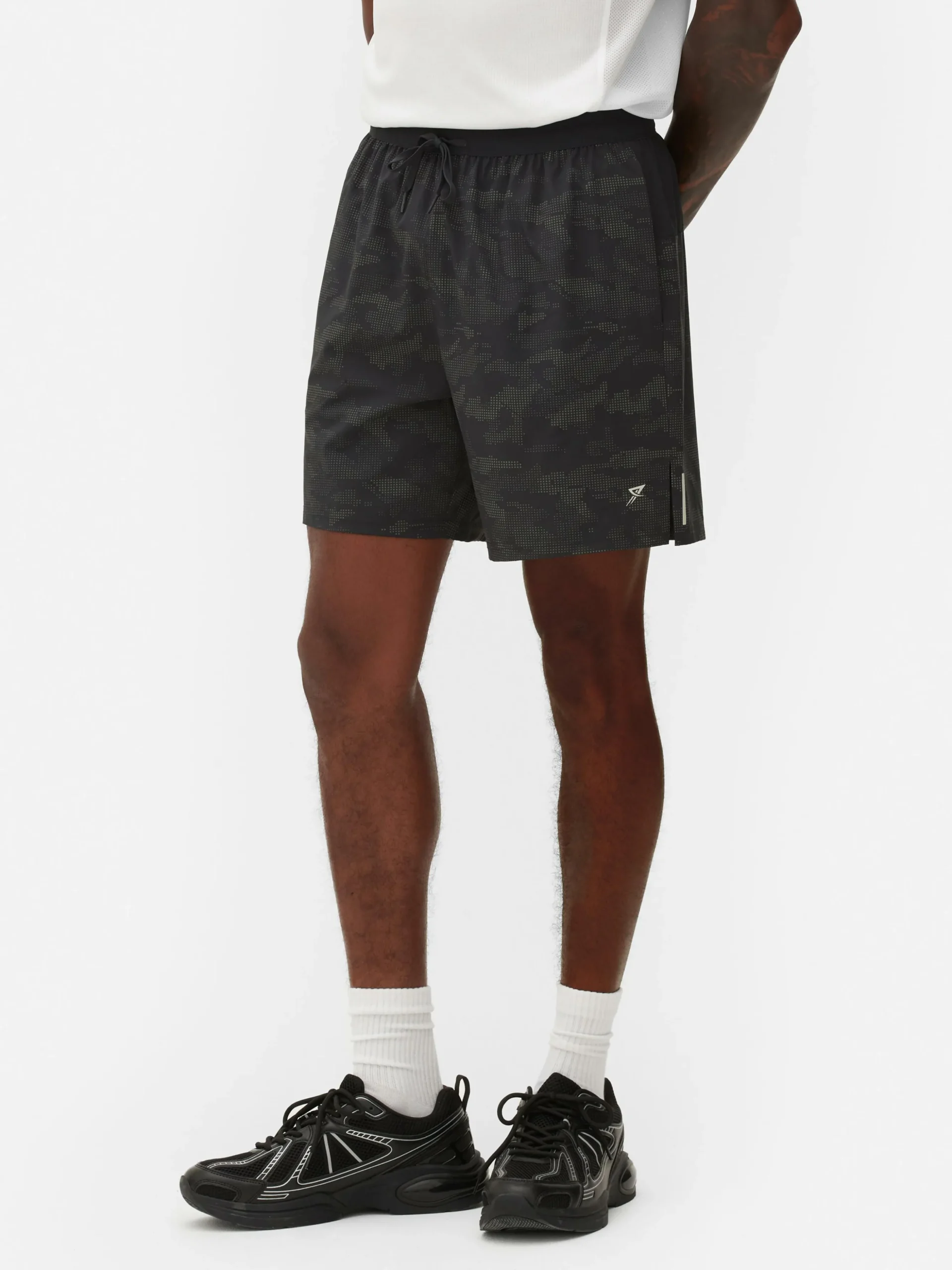 Pantalón Corto Deportivo Con Estampado Reflectante