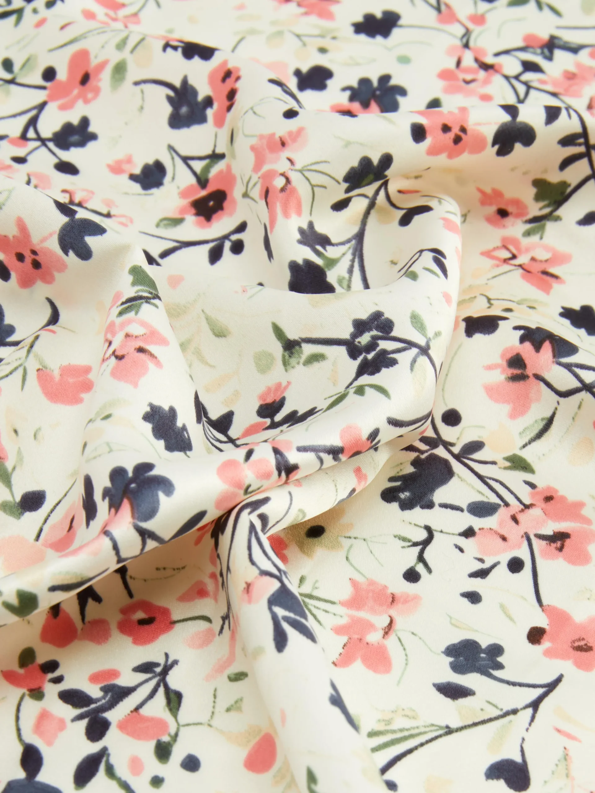 Pañuelo Con Estampado De Corazones