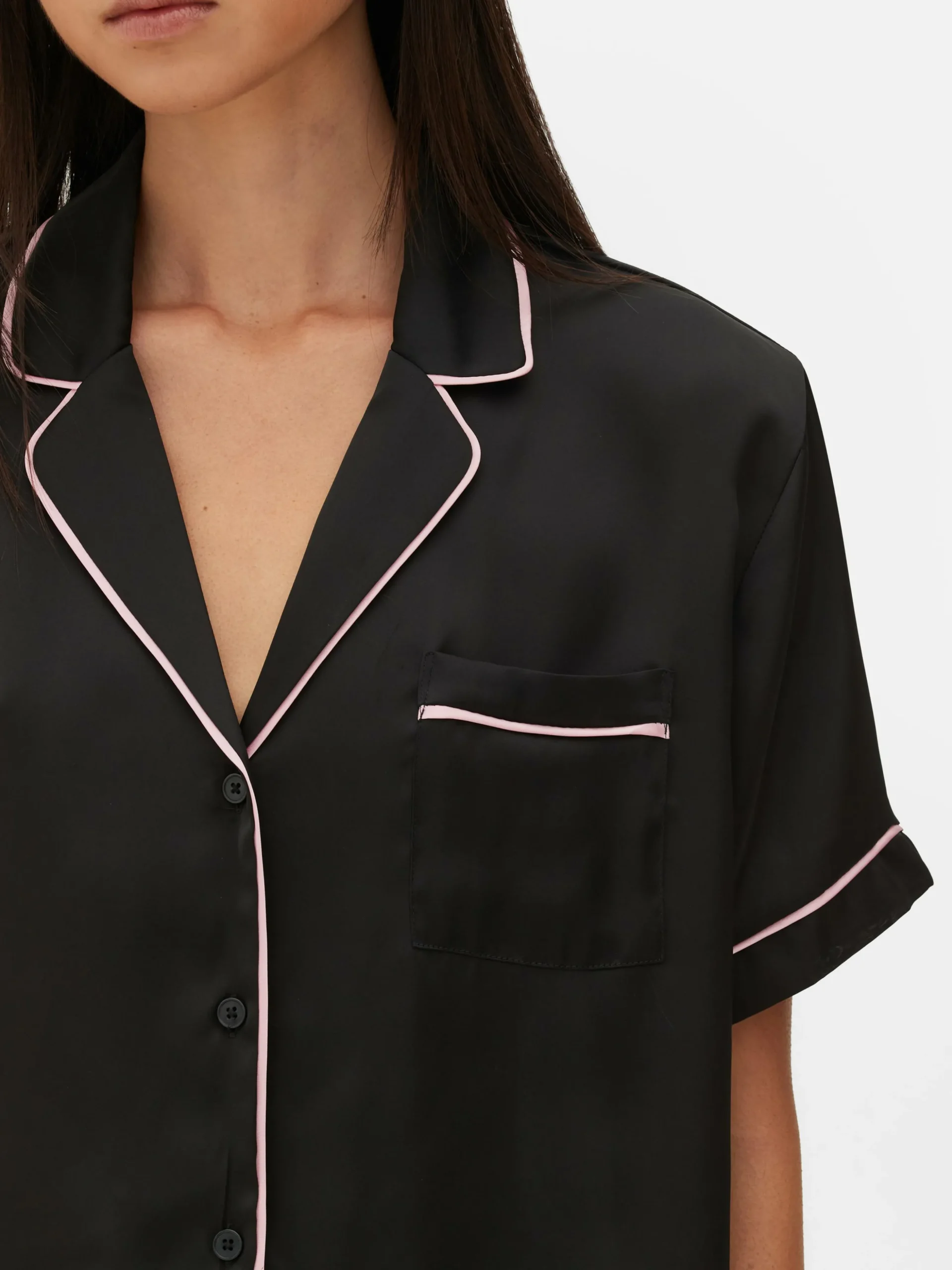 Pijama Con Camisa Y Pantalón Corto De Satén