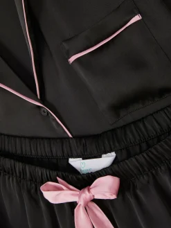 Pijama Con Camisa Y Pantalón Corto De Satén