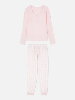 Pijama Con Camiseta De Cuello Henley Y Pantalones