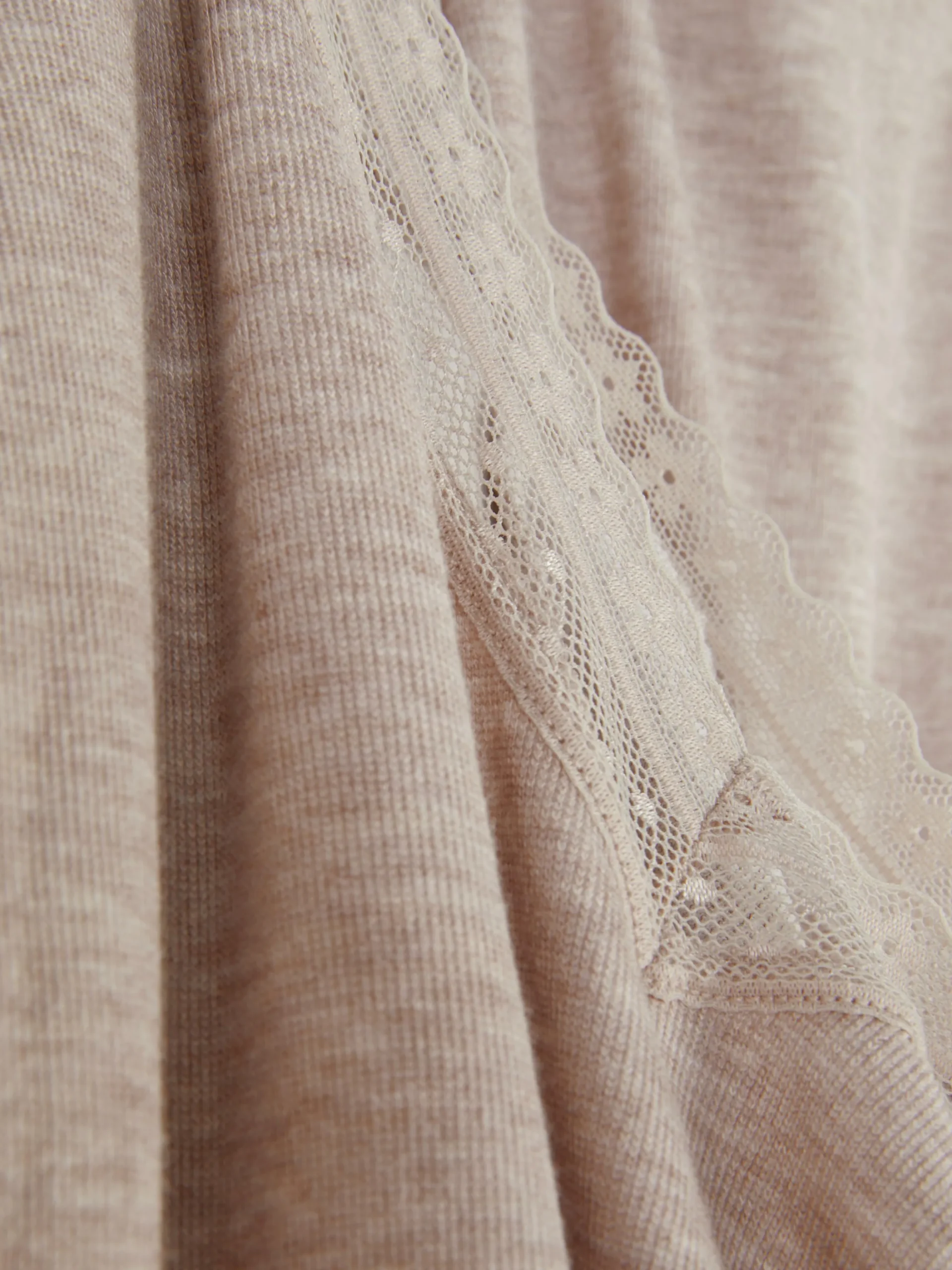 Pijama De Manga Larga Con Ribete De Encaje