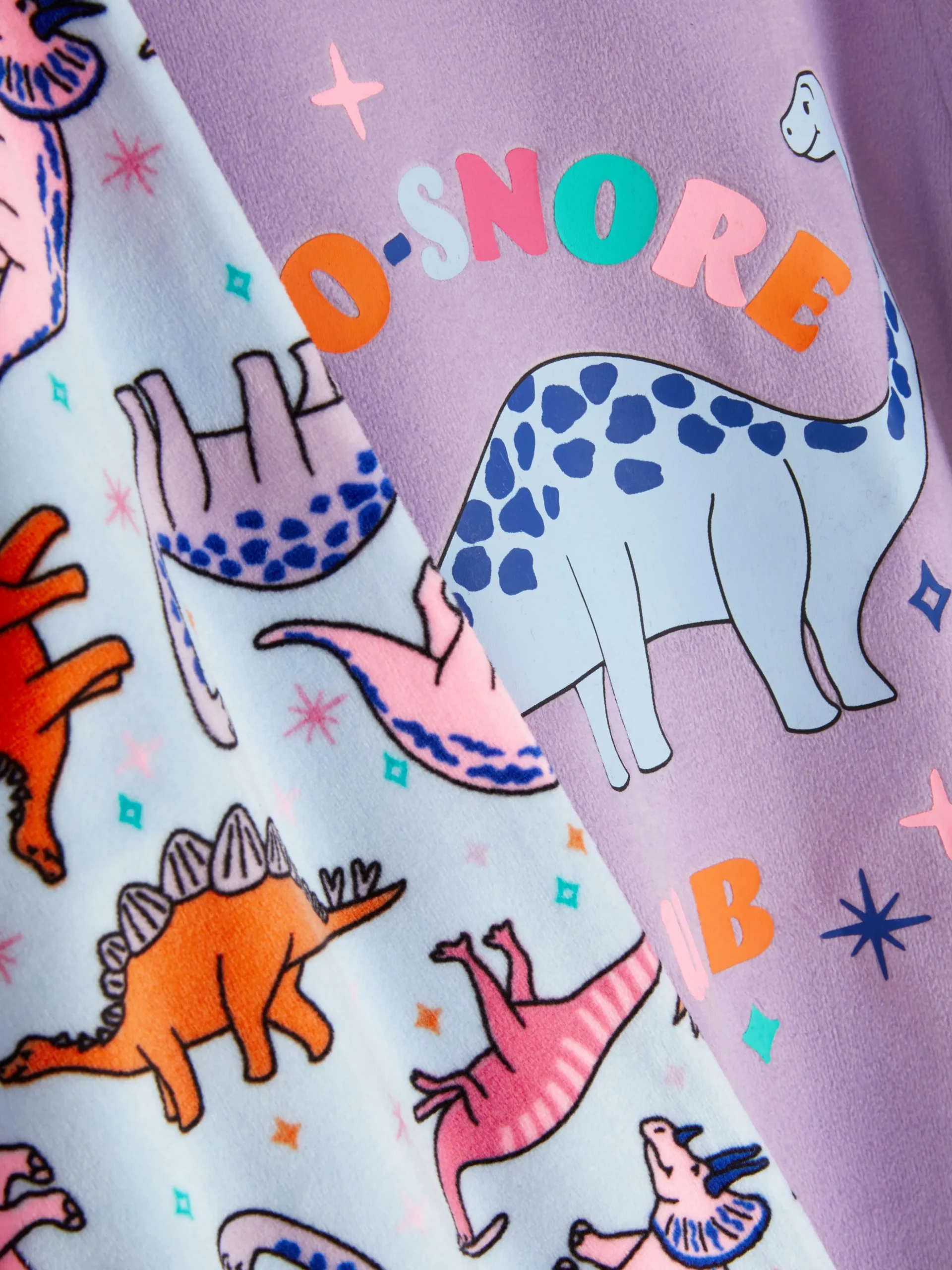 Pijama De Velvetón Con Dinosaurio