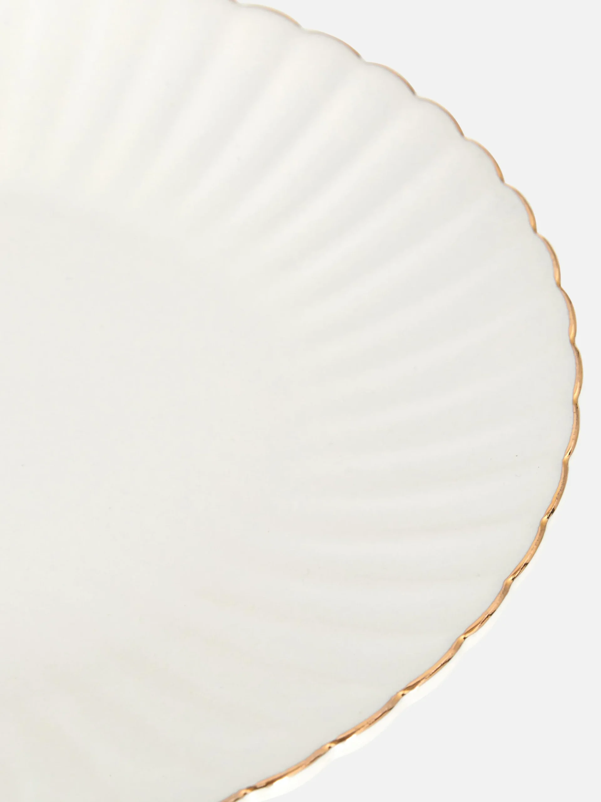 Plato Auxiliar Festoneado Con Detalle Dorado