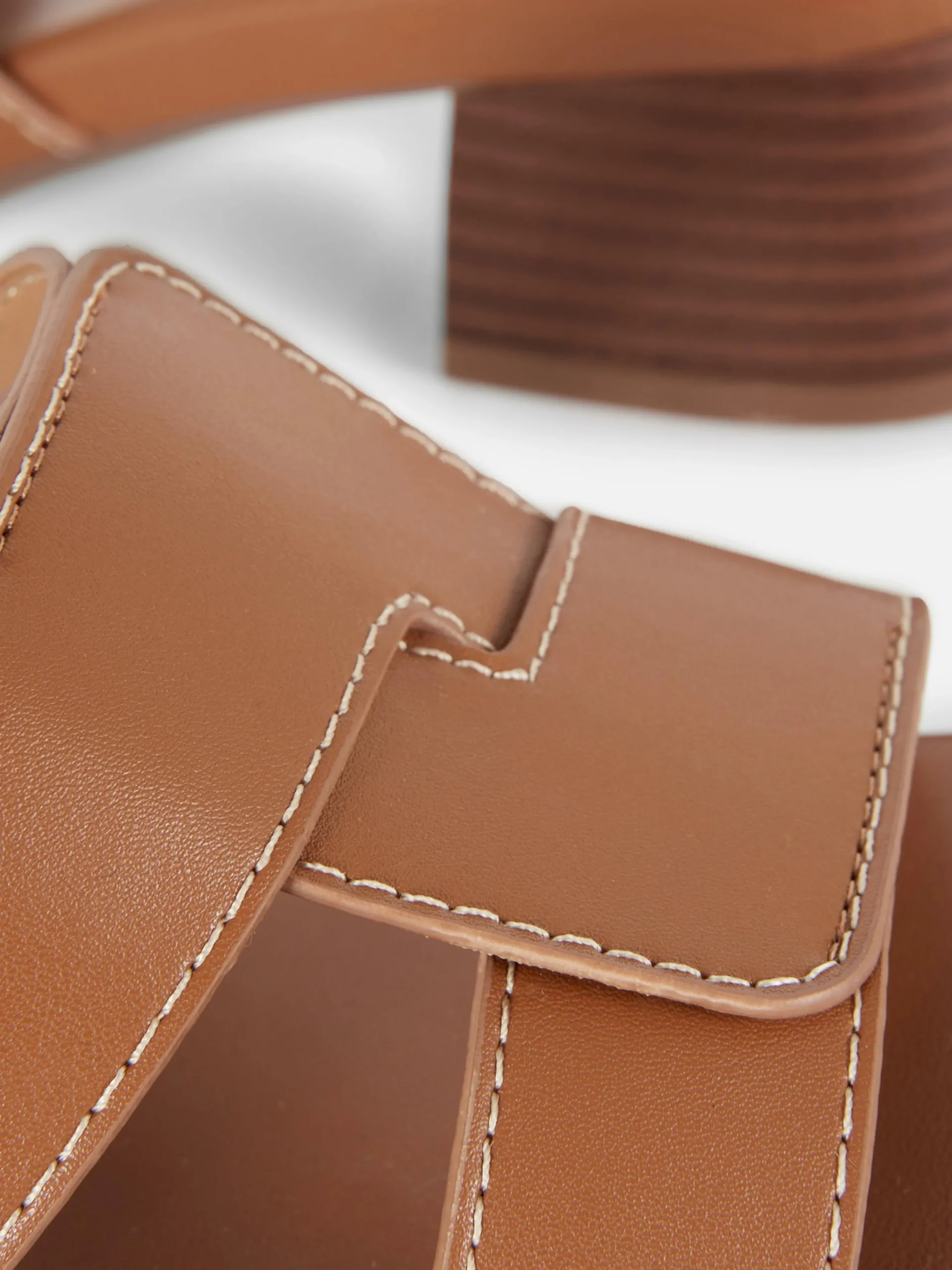 Sandalias De Tacón Con Tiras Unidas