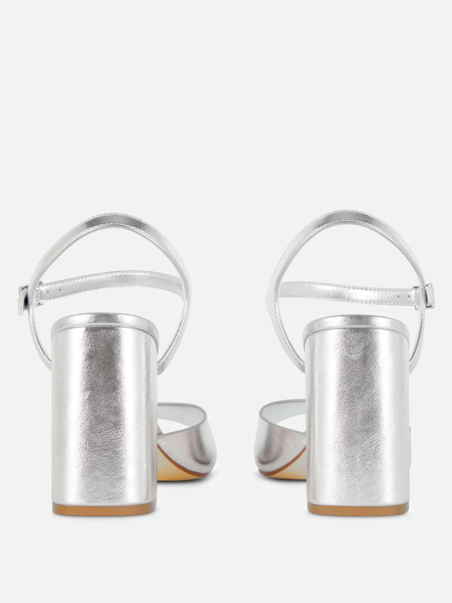 Sandalias De Tacón Cuadrado Y Horma Ancha