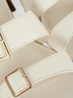 Sandalias De Tacón Grueso Con Hebillas