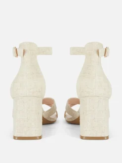 Sandalias De Tacón Y Horma Ancha Con Tira Tejida