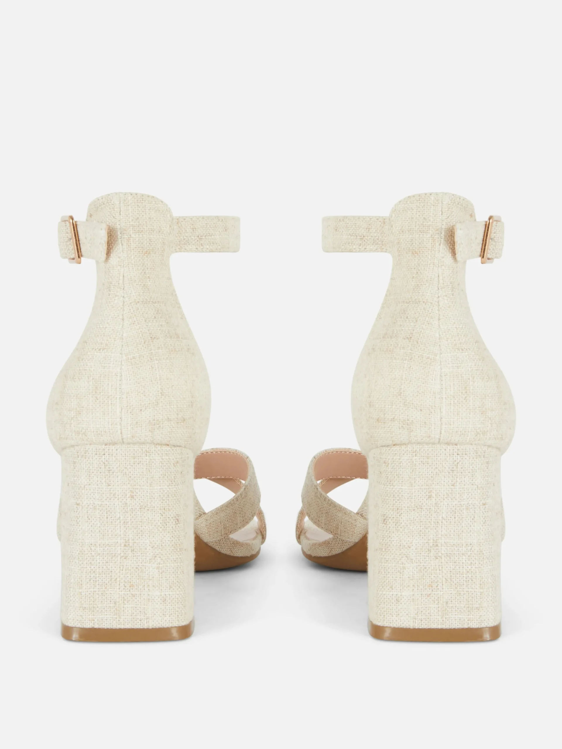 Sandalias De Tacón Y Horma Ancha Con Tira Tejida