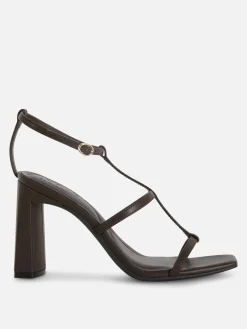 Sandalias En Con Tira En «T» Y Tacón De Rita Ora