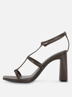 Sandalias En Con Tira En «T» Y Tacón De Rita Ora