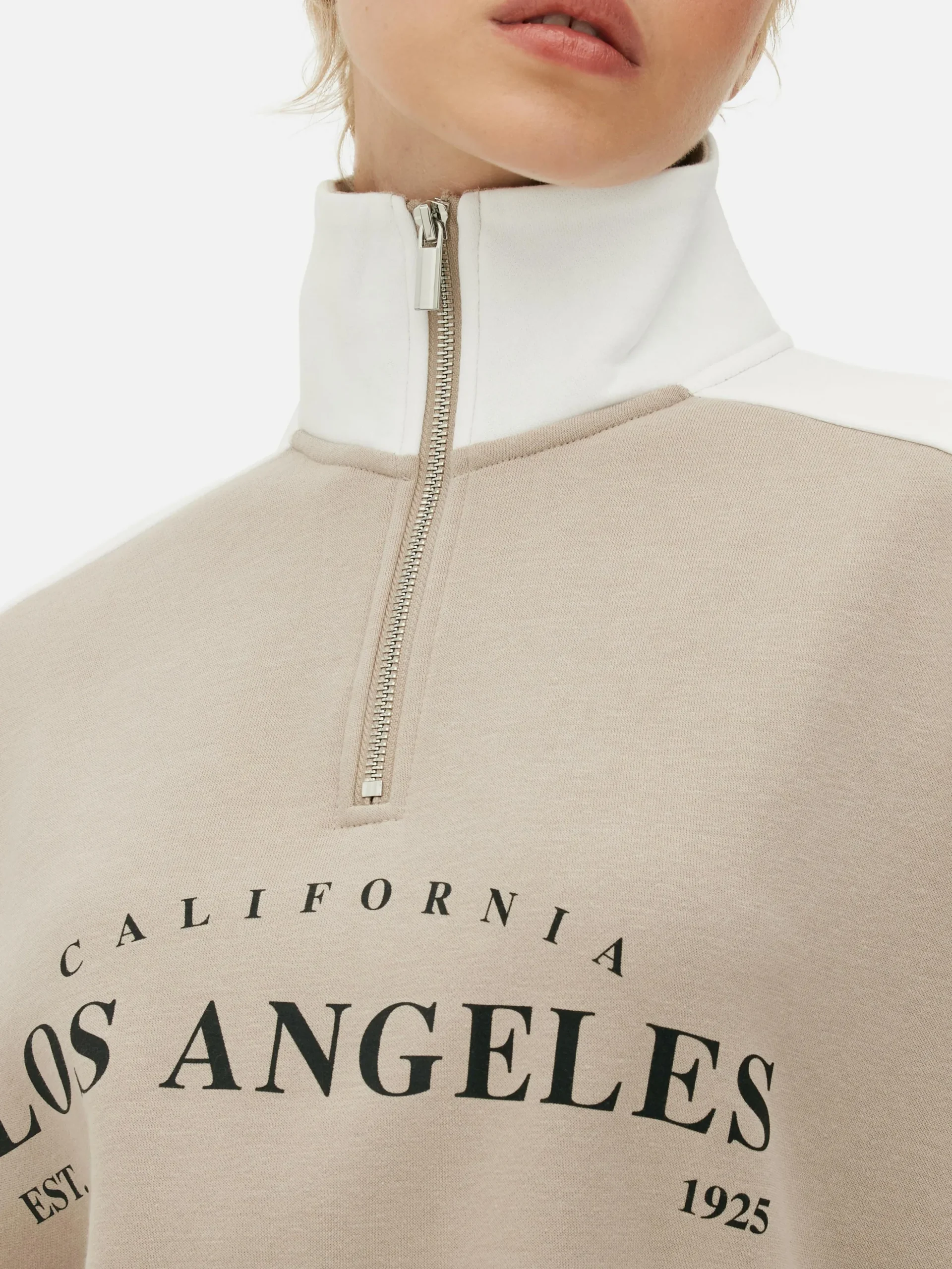 Sudadera De Cuello Chimenea Con Estampado Gráfico