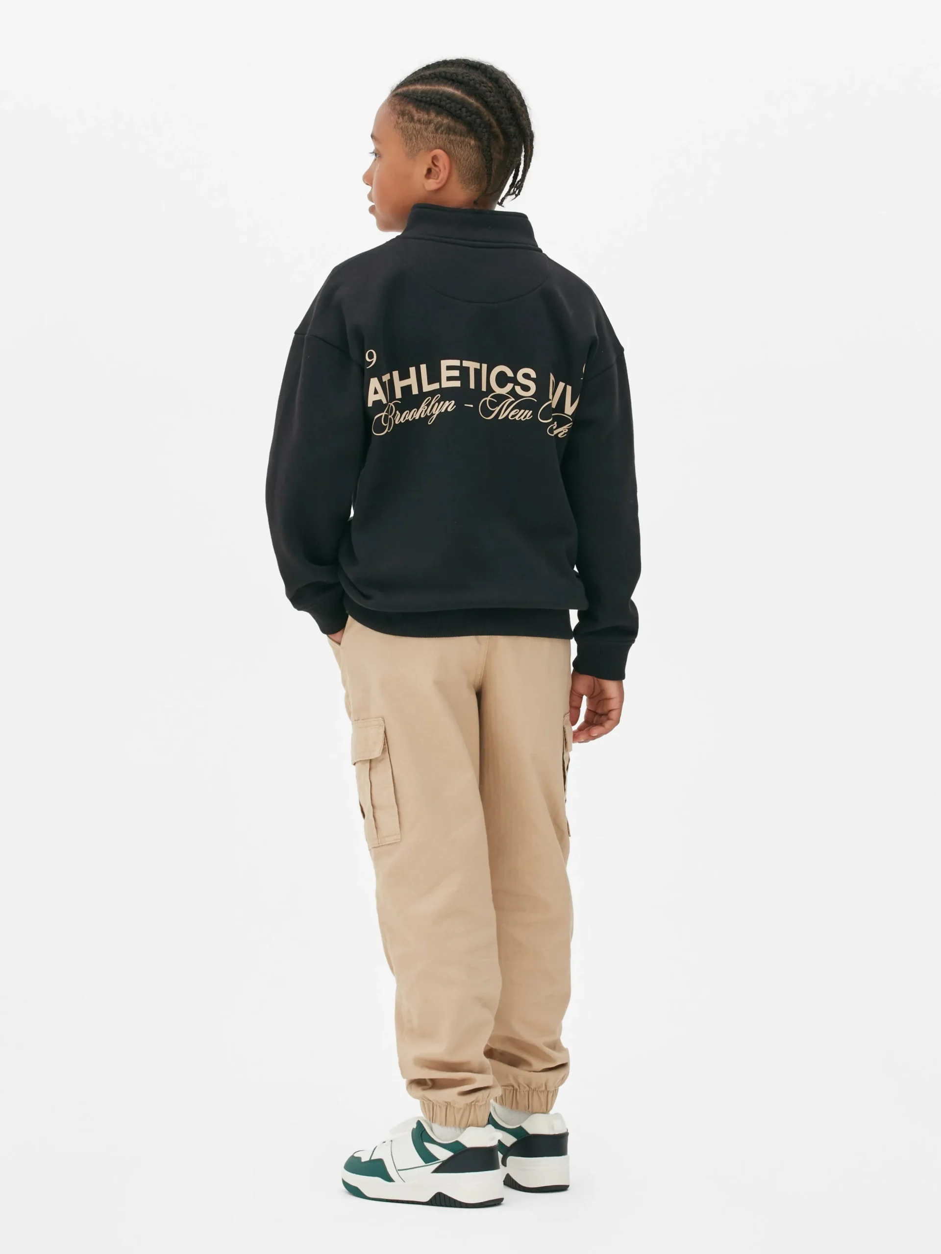 Sudadera Gráfica Con Cuello Chimenea