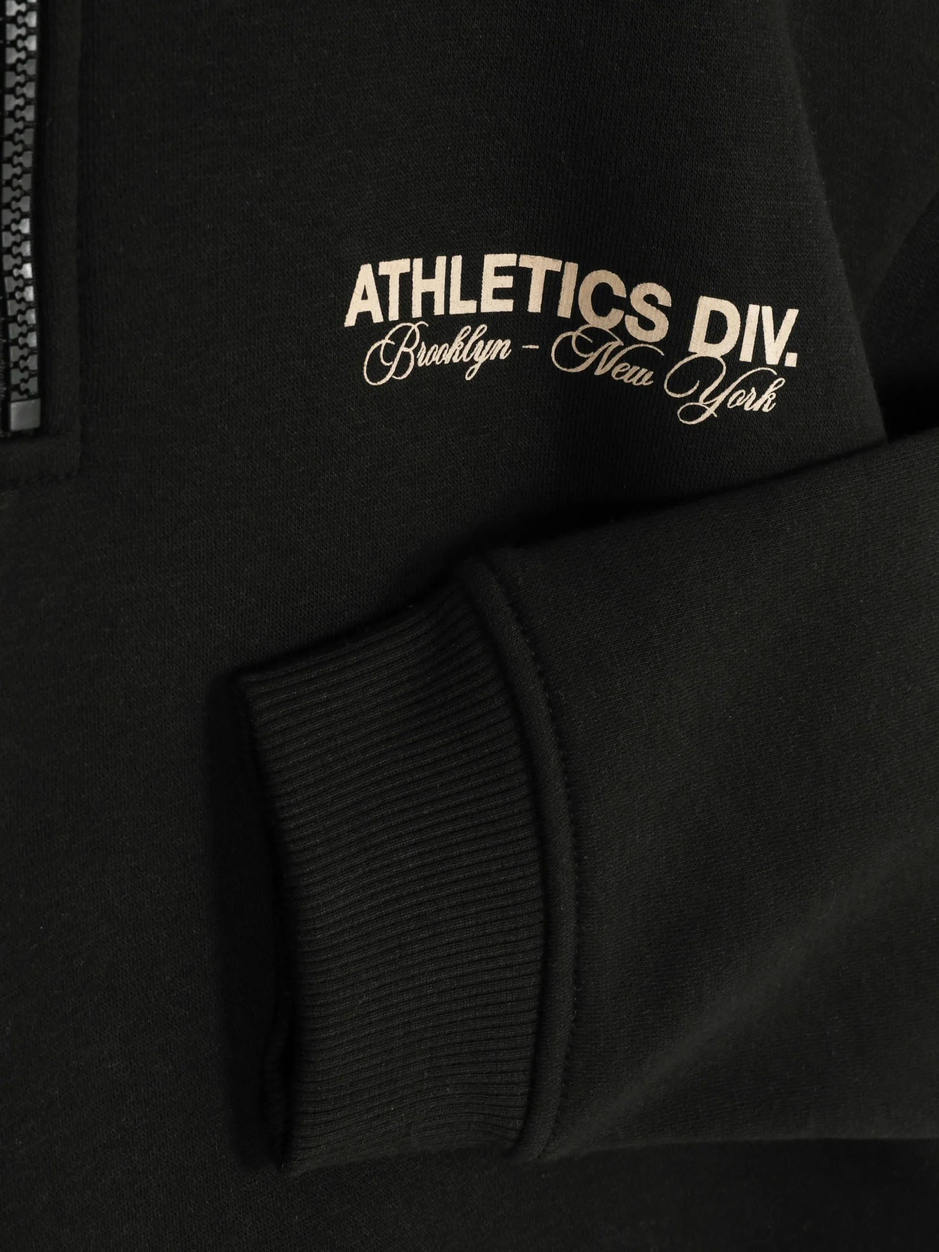 Sudadera Gráfica Con Cuello Chimenea