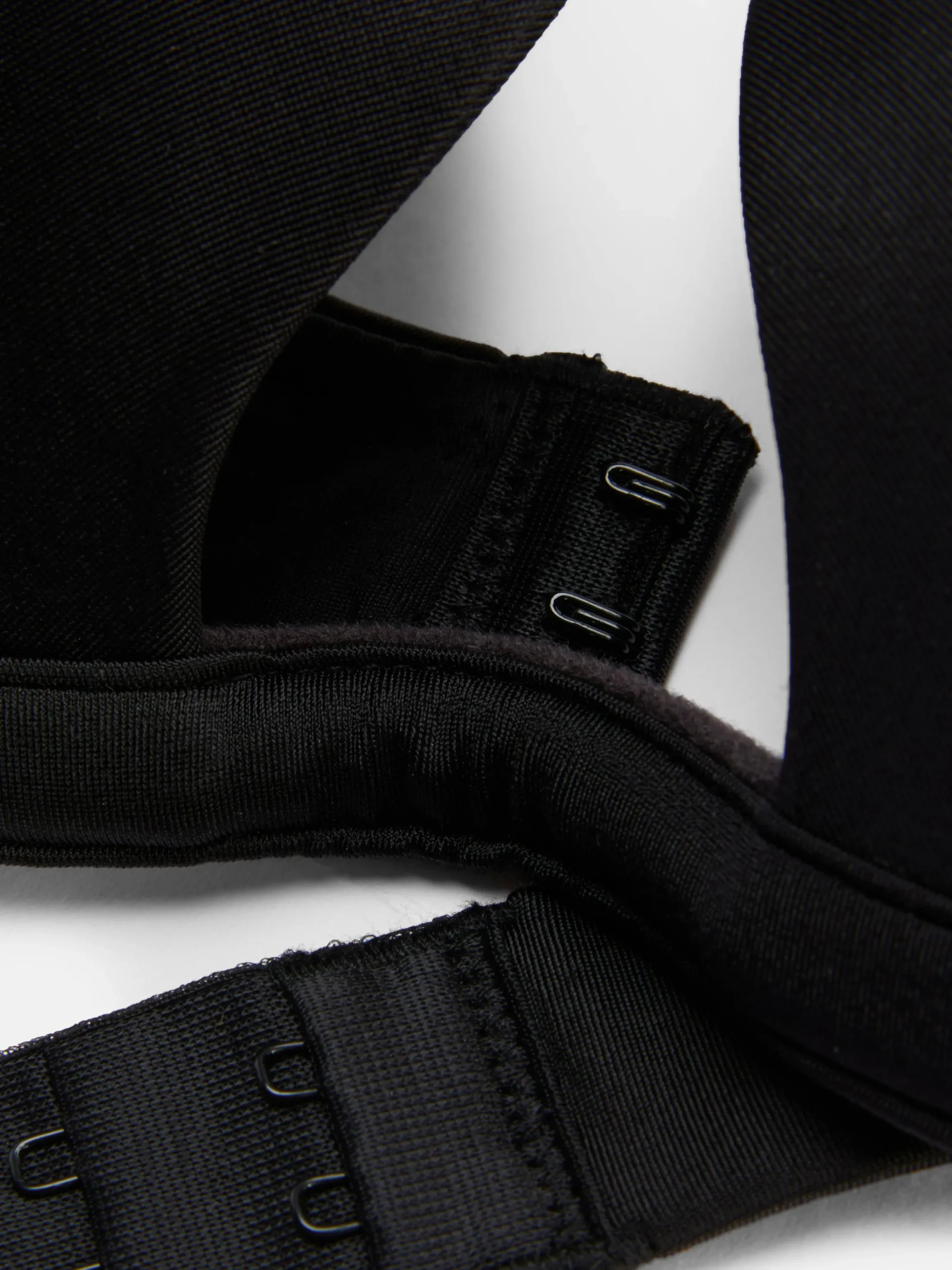 Sujetador Escotado De Un Solo Aro Continuo