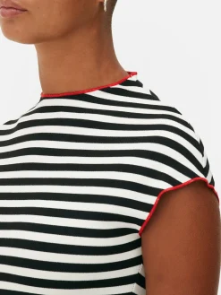 Top A Rayas Beetlejuice X Colleen Atwood