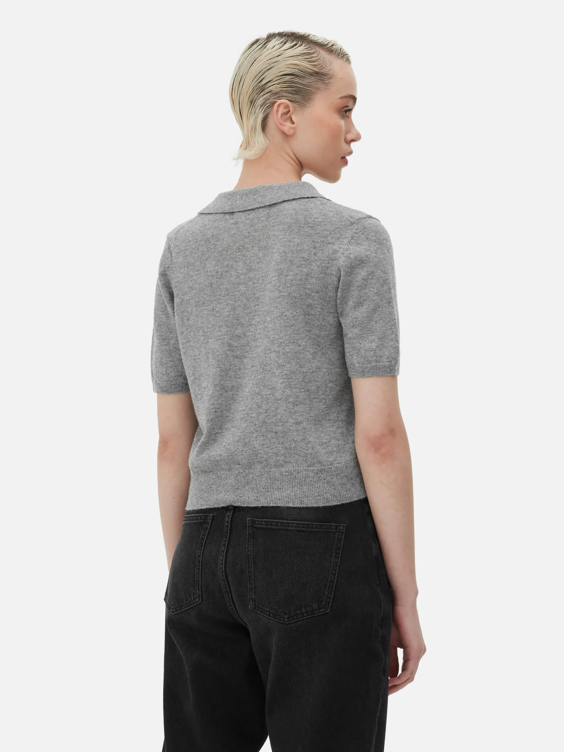 Top De Punto Fino Y Manga Corta Con Cuello