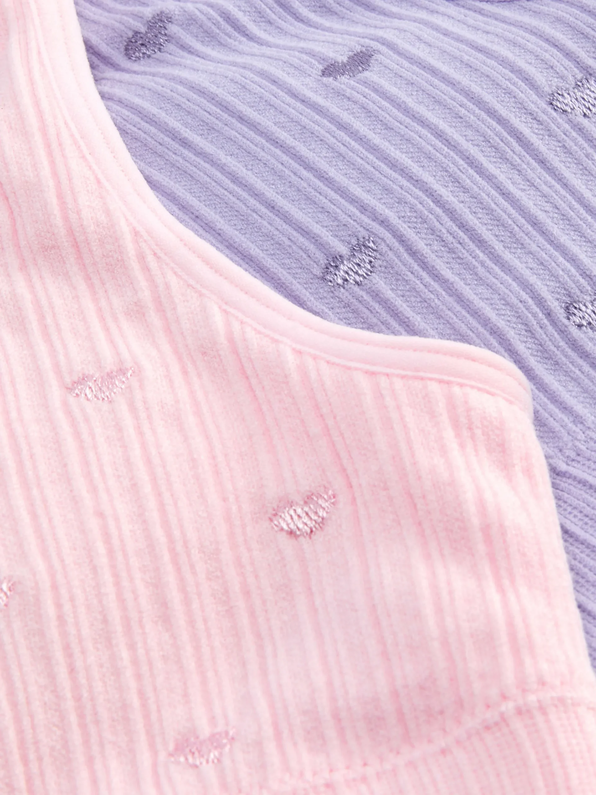 Tops Cortos Sin Mangas Con Corazones Bordados