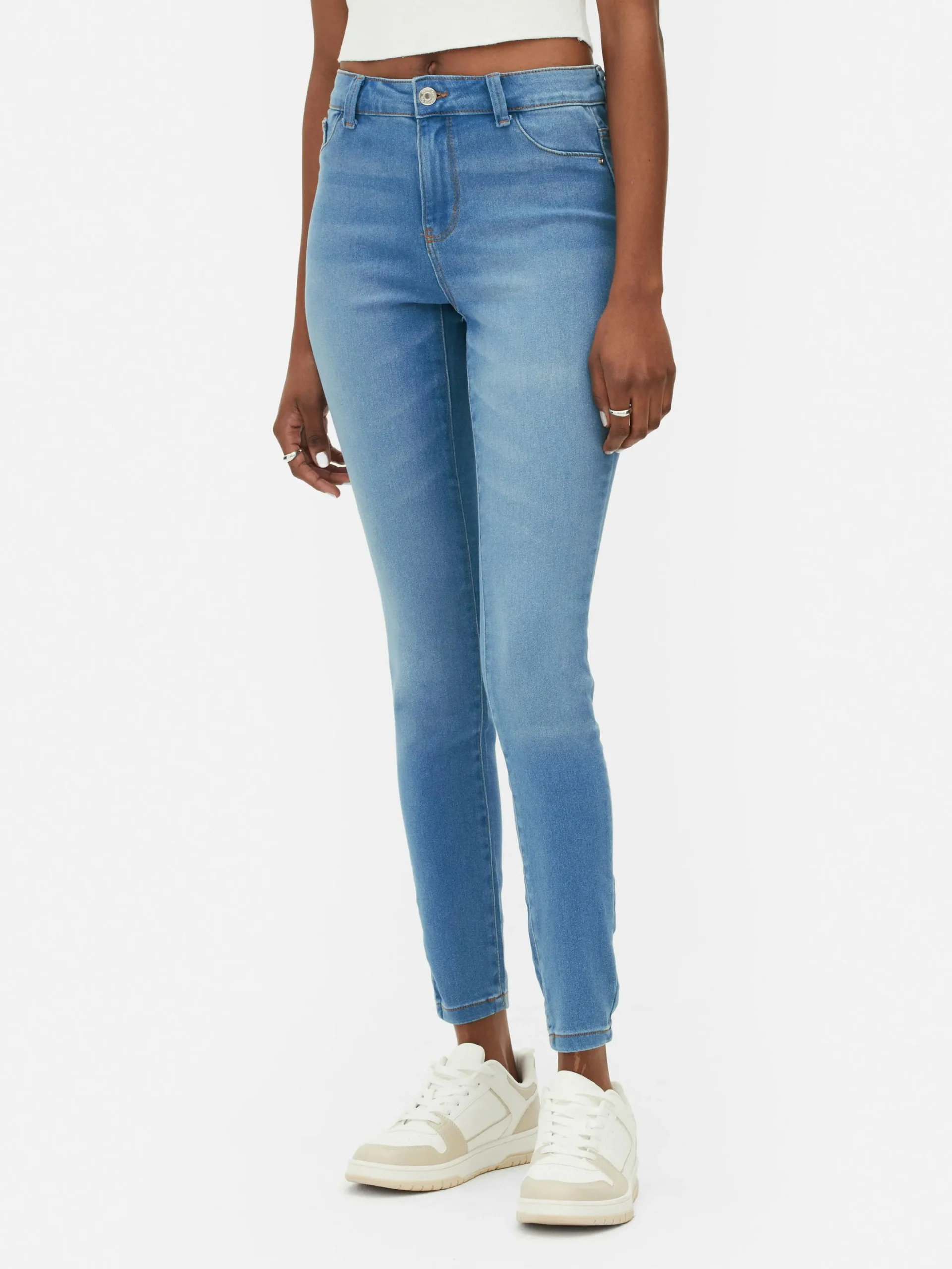 Vaqueros Ajustados Básicos De Tiro Medio