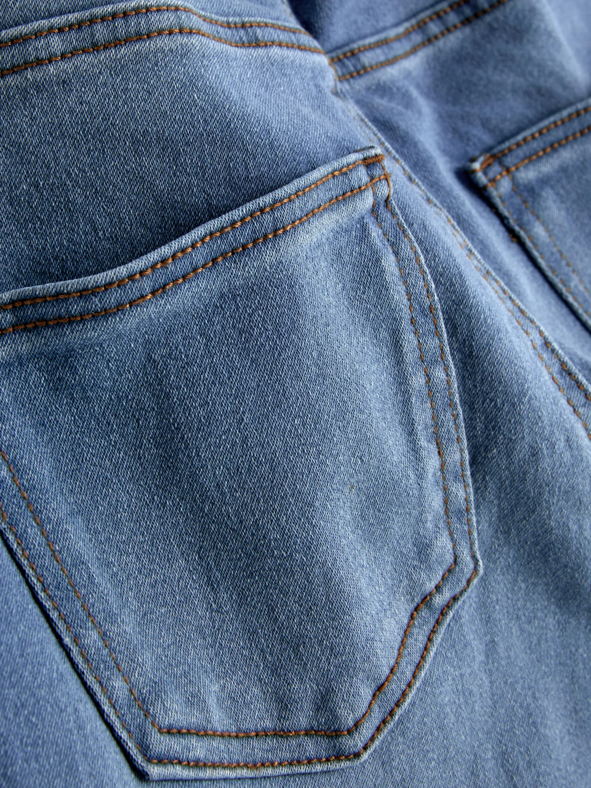 Vaqueros Ajustados Básicos De Tiro Medio