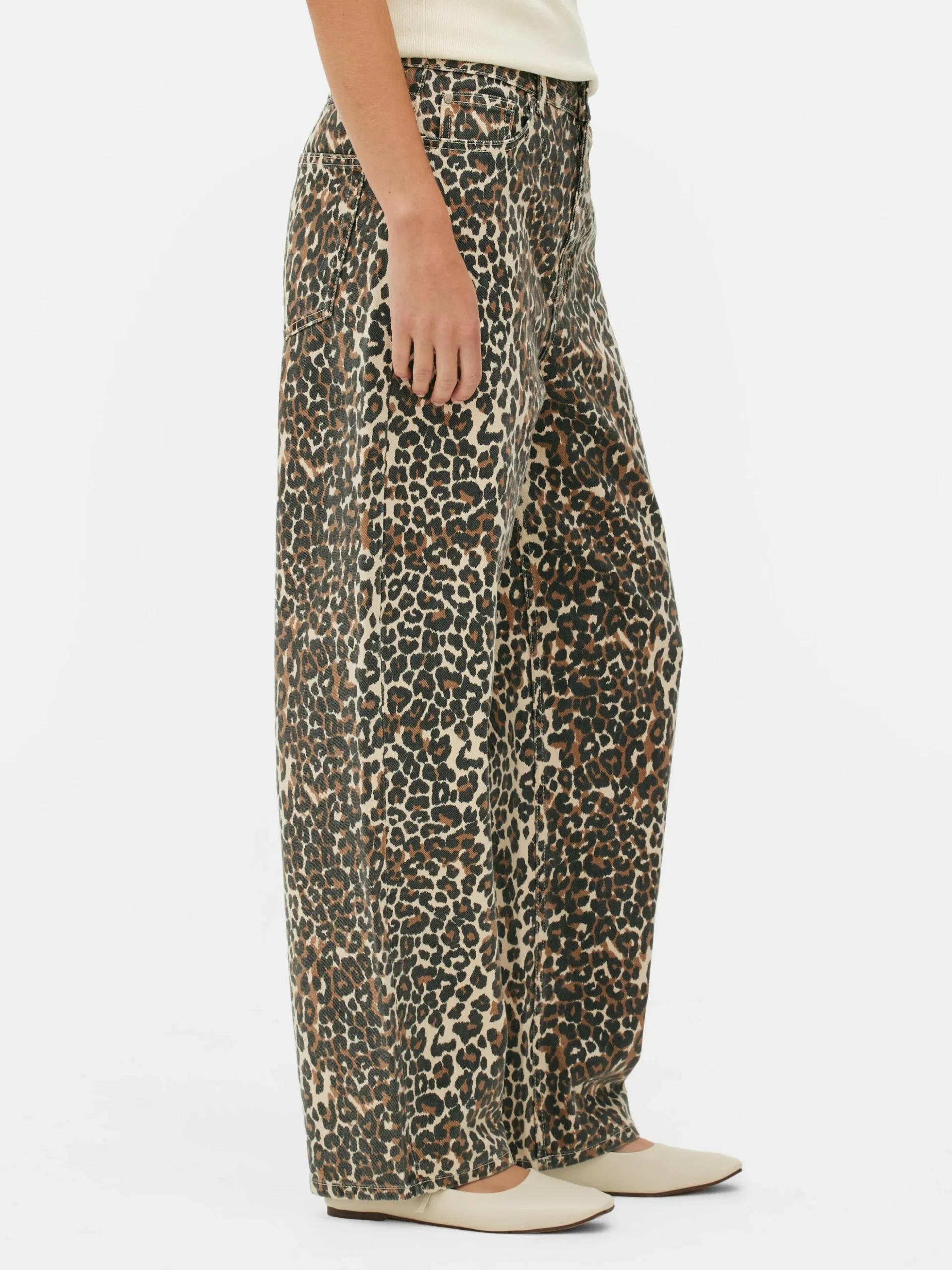 Vaqueros De Corte Bombacho Con Estampado De Leopardo