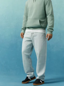 Vaqueros De Corte Holgado Y Pernera Recta