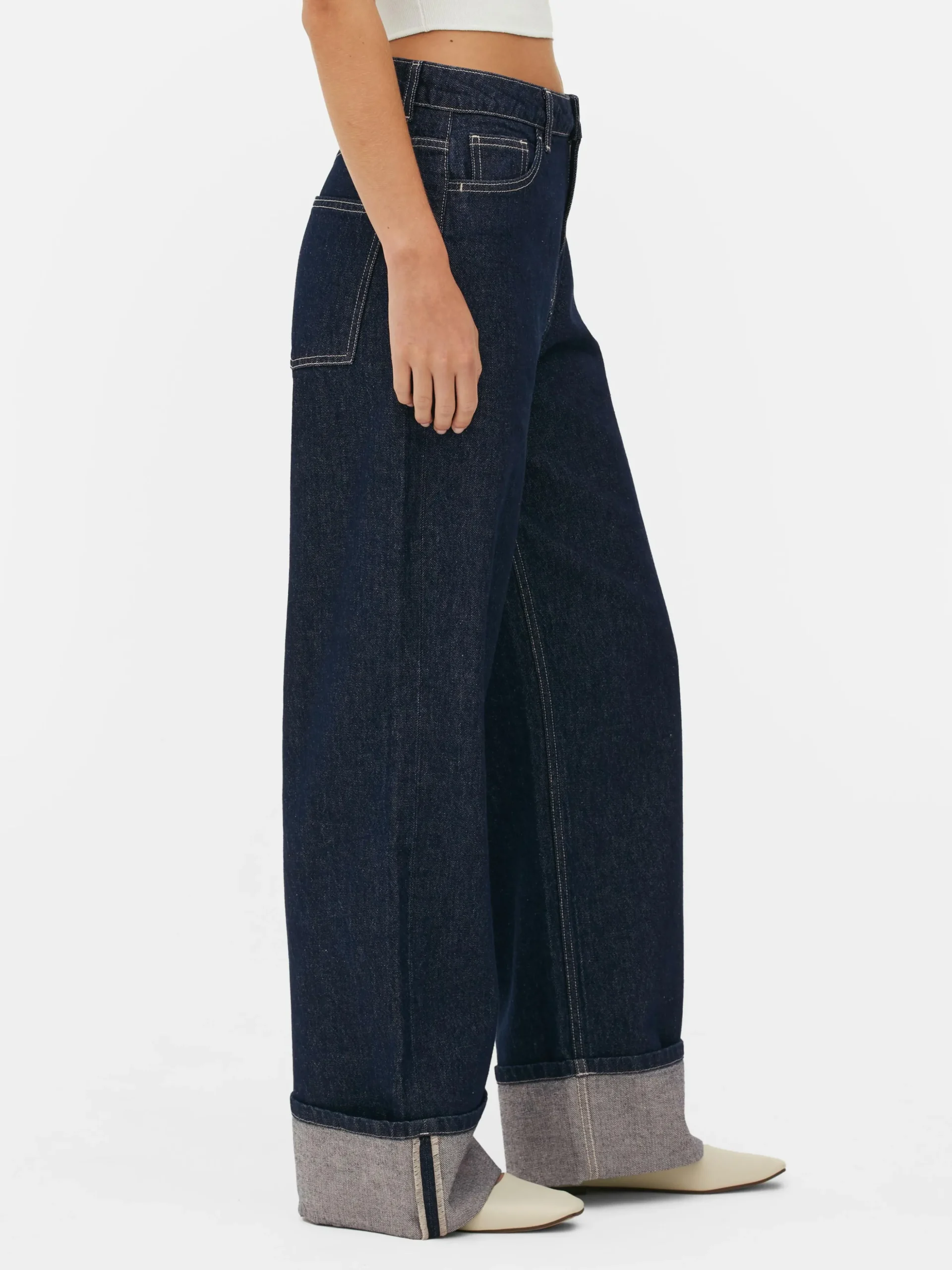 Vaqueros De Pernera Ancha Con Bajos Vueltos