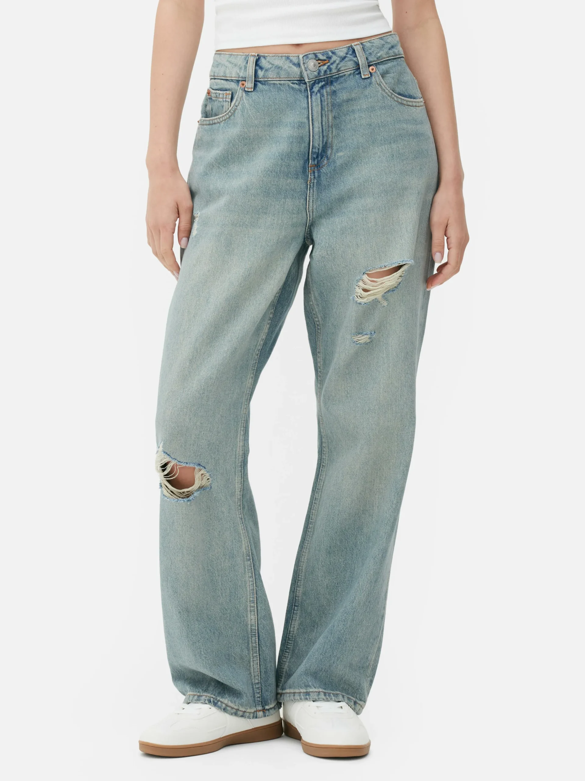Vaqueros De Pernera Recta Con Detalles Rasgados