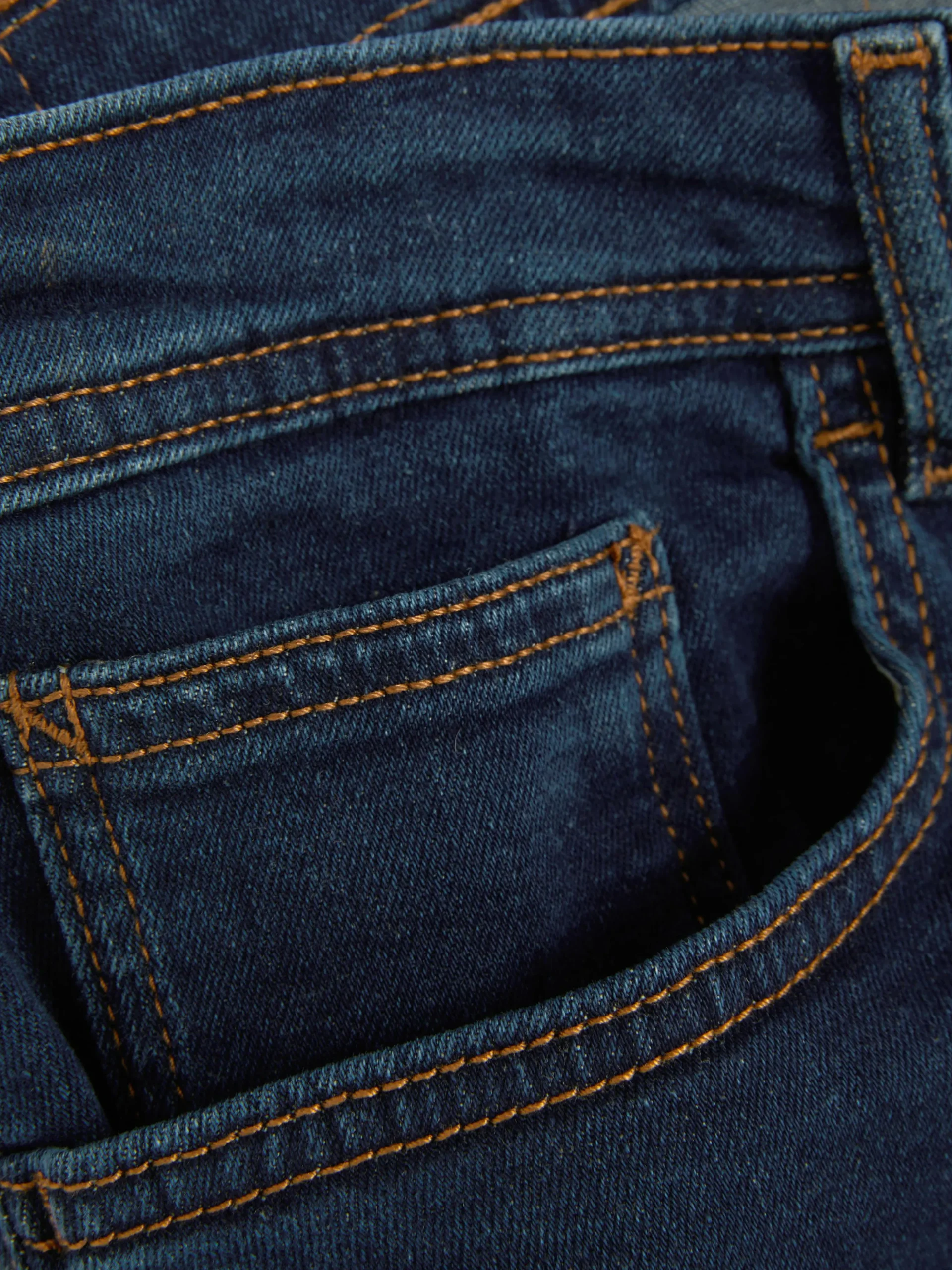 Vaqueros Entallados Elásticos