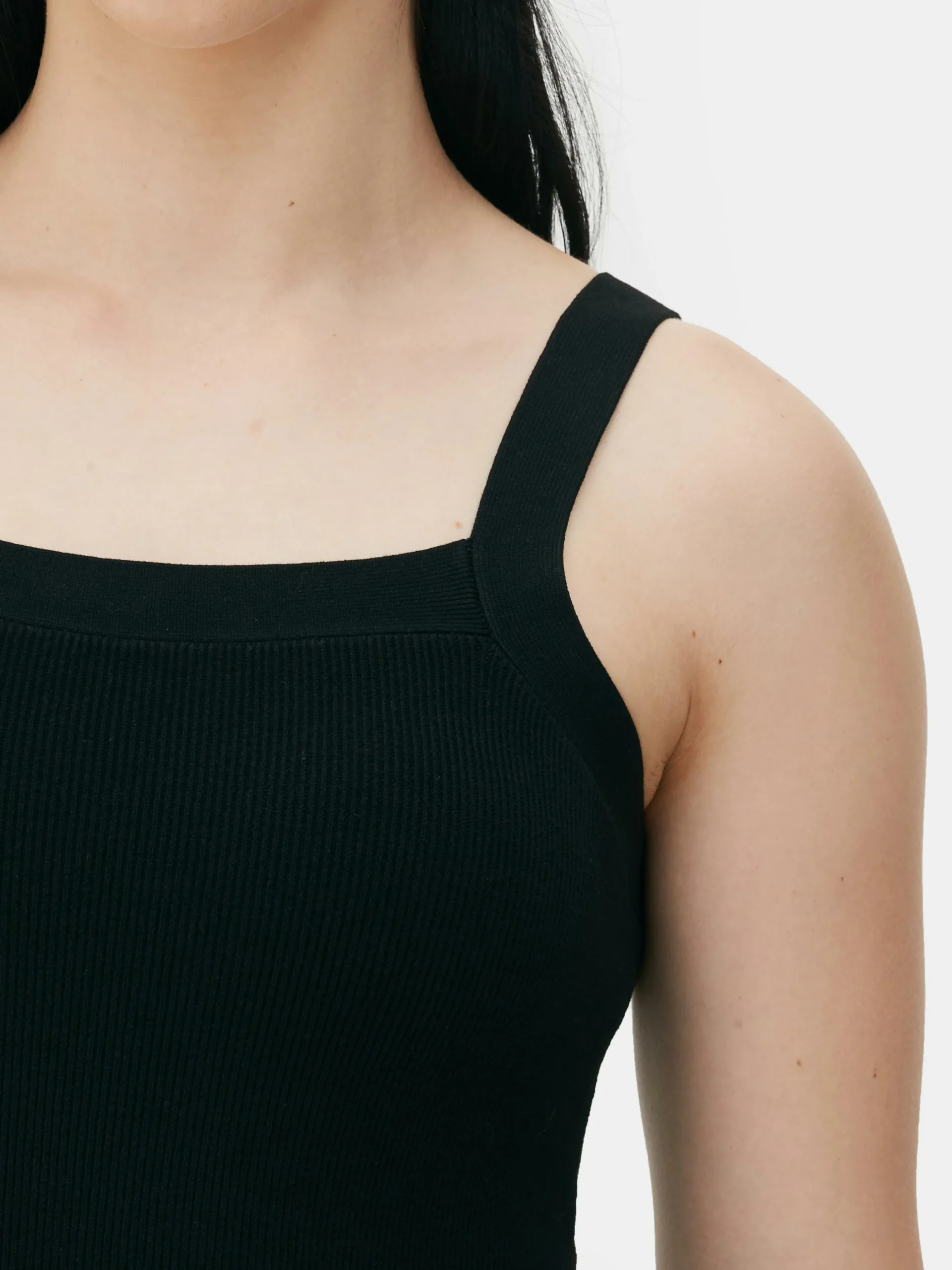 Vestido Acanalado De Escote Cuadrado