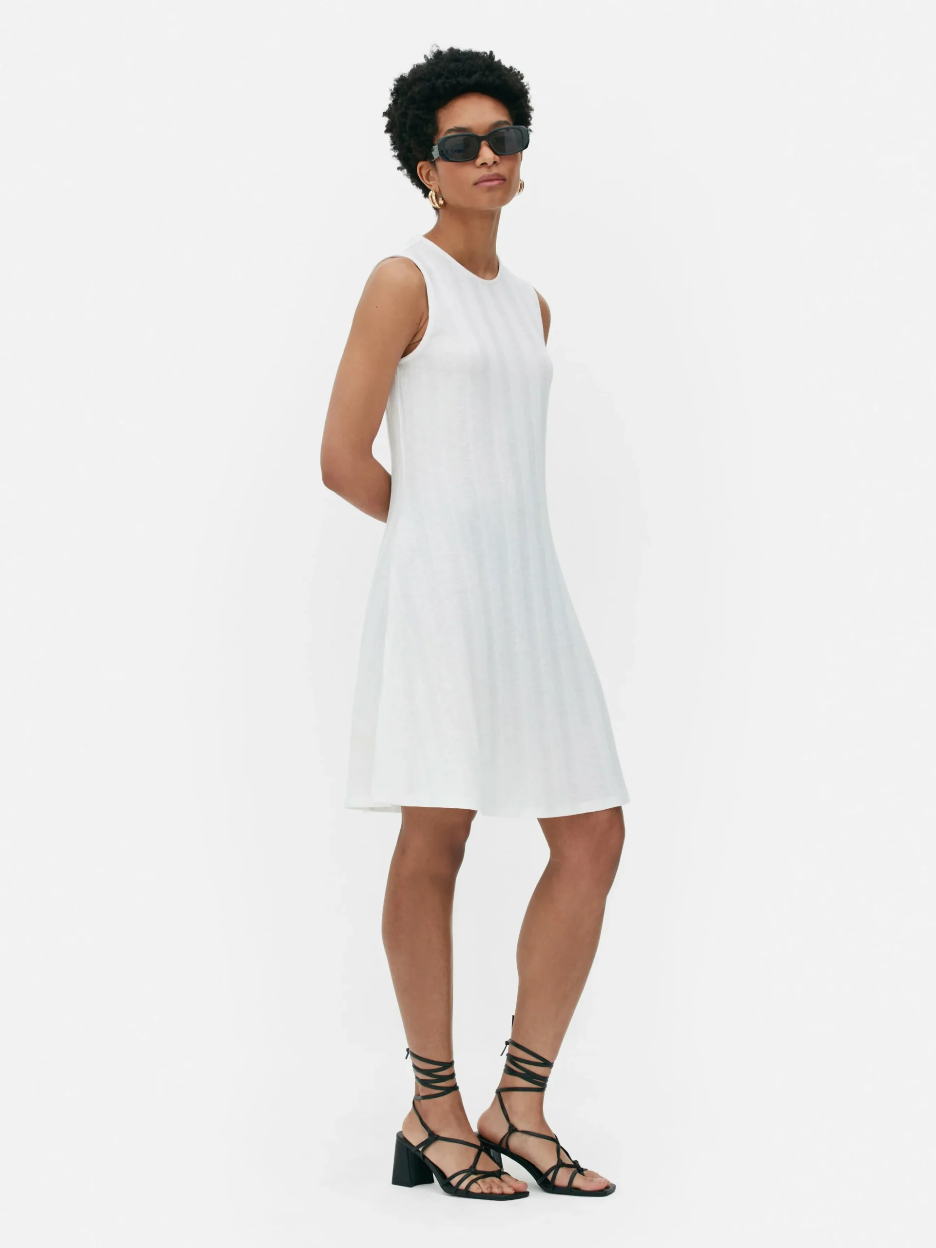 Vestido Corto Acanalado Sin Mangas