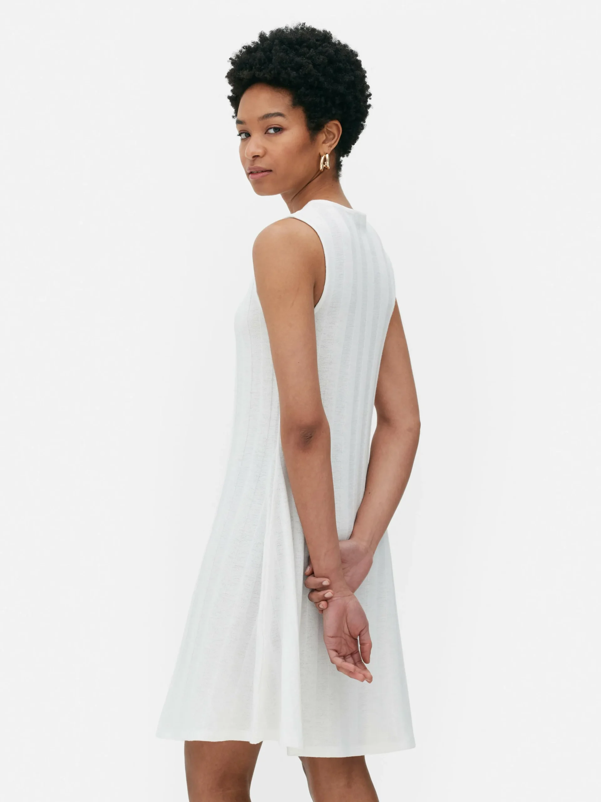 Vestido Corto Acanalado Sin Mangas