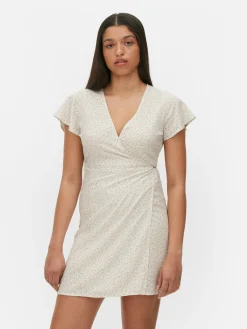 Vestido Corto Cruzado Con Mangas Casquillo