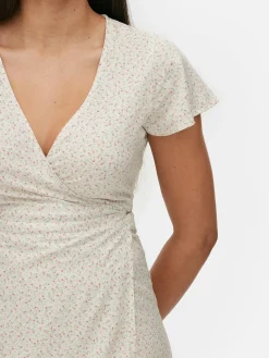 Vestido Corto Cruzado Con Mangas Casquillo