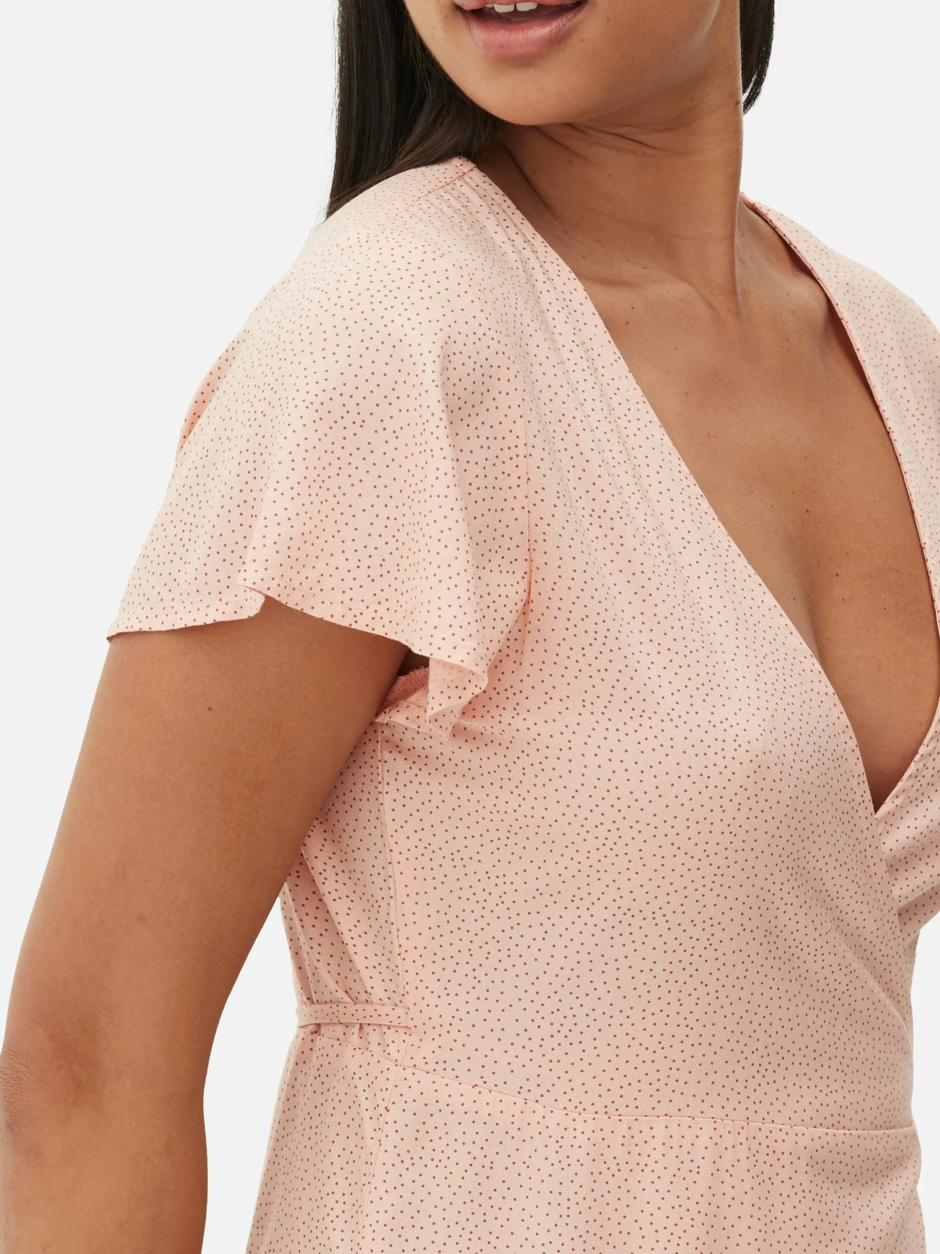 Vestido Corto Cruzado Con Mangas Casquillo