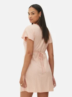 Vestido Corto Cruzado Con Mangas Casquillo