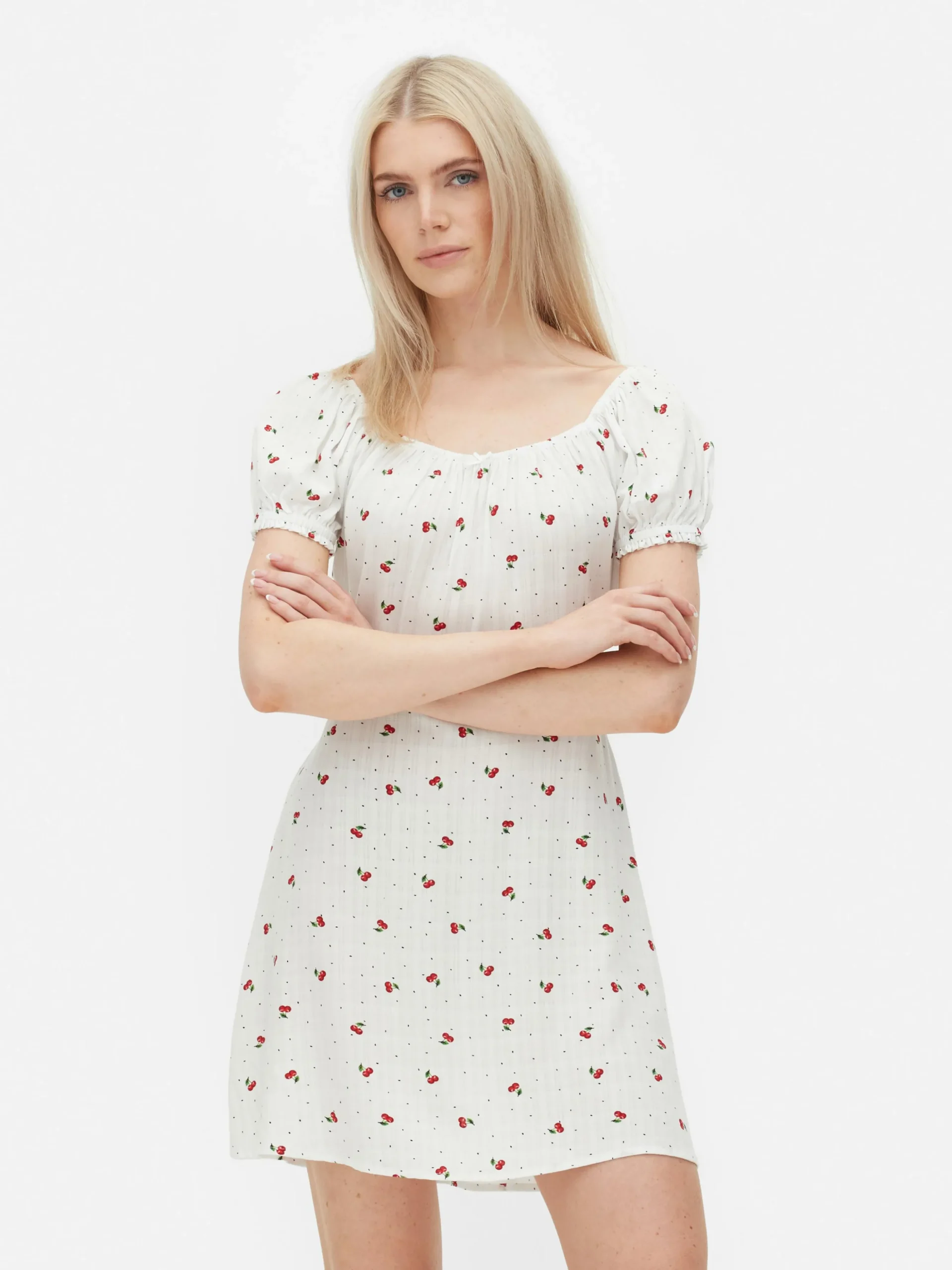 Vestido Corto De Manga Corta