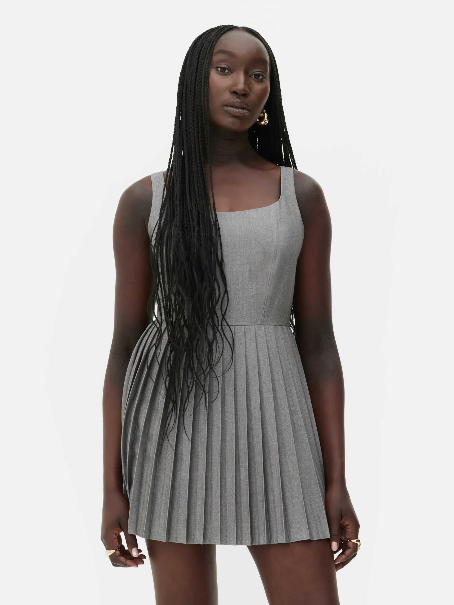 Vestido Corto Evasé Plisado De Rita Ora