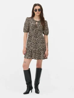 Vestido Corto Fruncido Con Vuelo