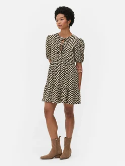 Vestido Corto Fruncido Con Vuelo