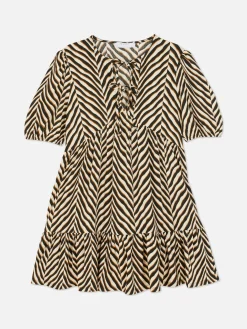 Vestido Corto Fruncido Con Vuelo